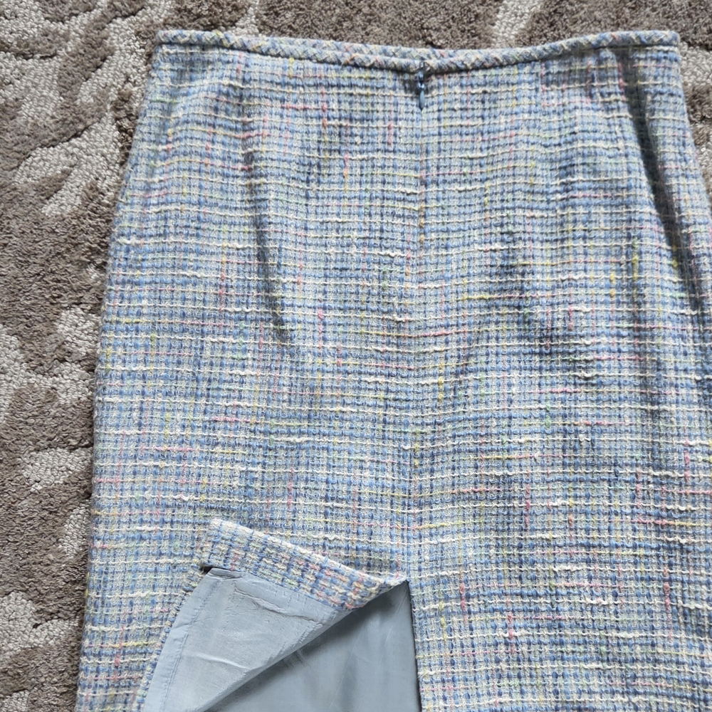 Vintage Chic Tweed Skirt Suit with Cream Top - Picture 6 of 10